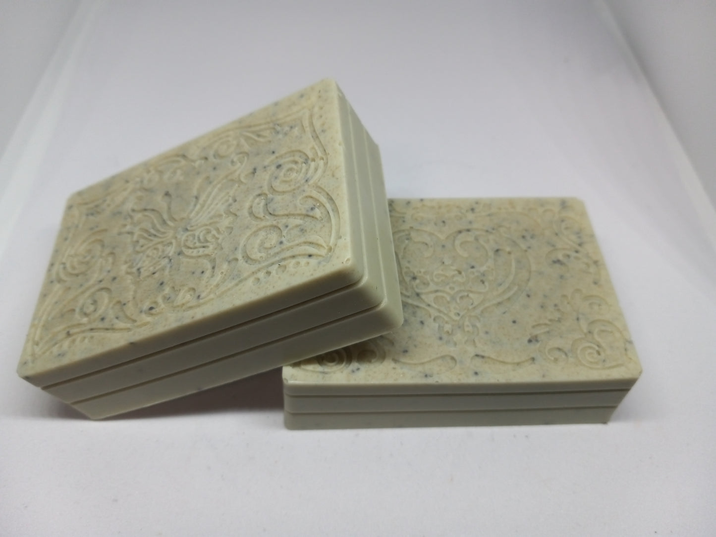 Tobacco and Bay Leaf - Hand Poured Exfoliating Oatmeal Soap